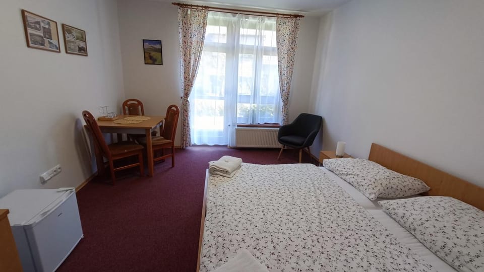 Bed, Living room, Photo of the whole room, Bedroom, towels
