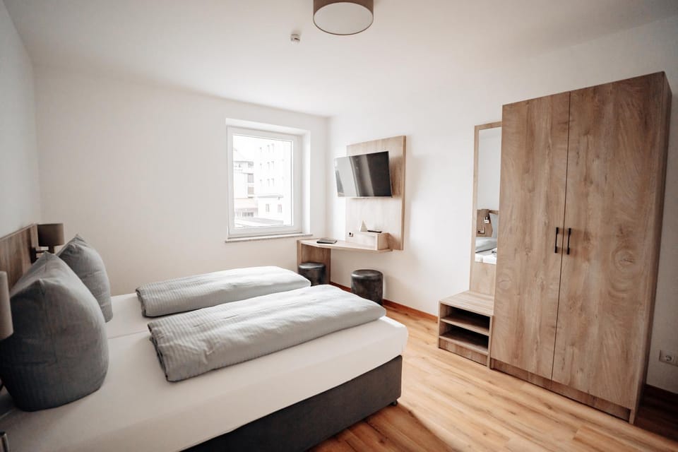 Bedroom, wardrobe