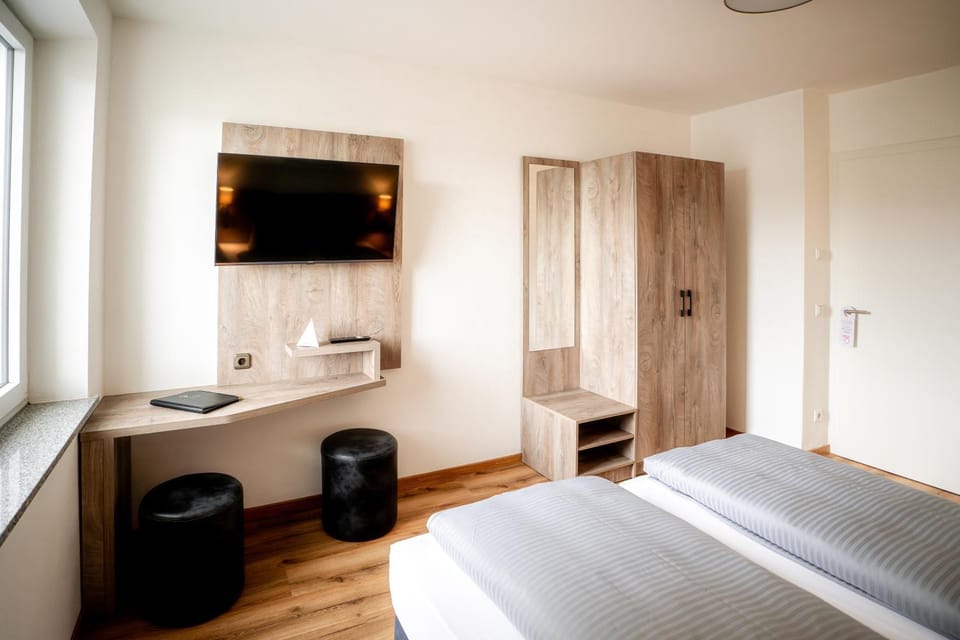 Bedroom, wardrobe