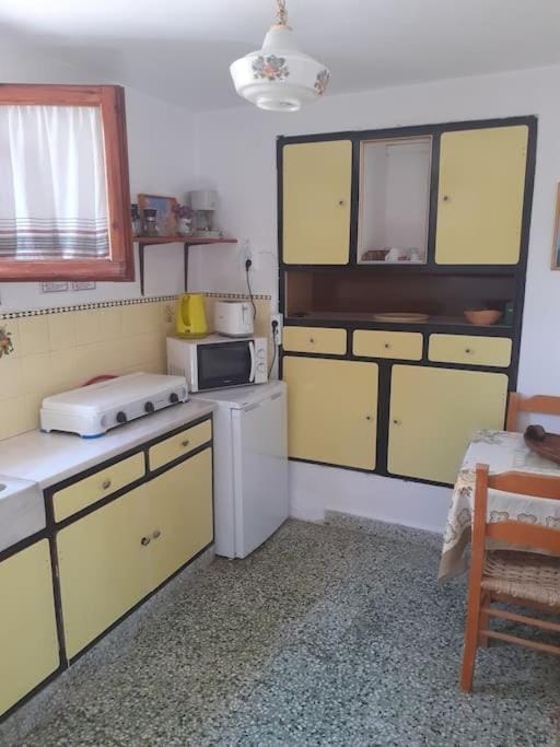 Kitchen or kitchenette, Dining area, pet friendly, stove