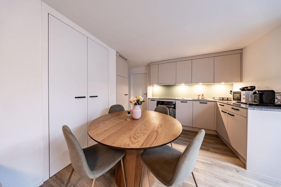 Seating area, Dining area, kitchen