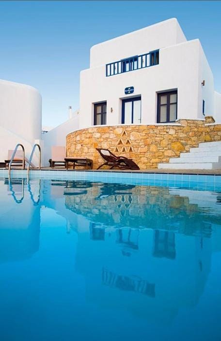 Facade/entrance, Swimming pool