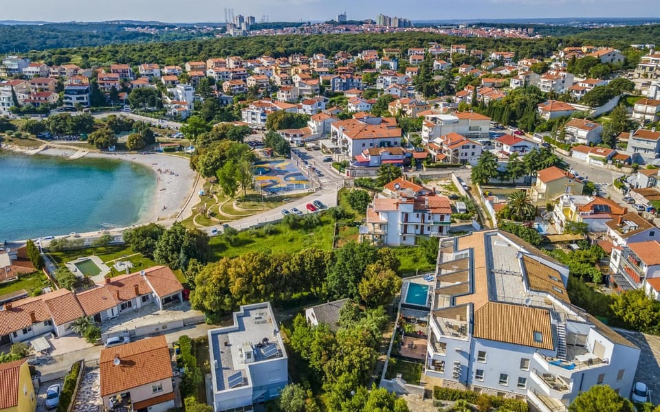 Property building, Nearby landmark, Day, Natural landscape, River view, Street view