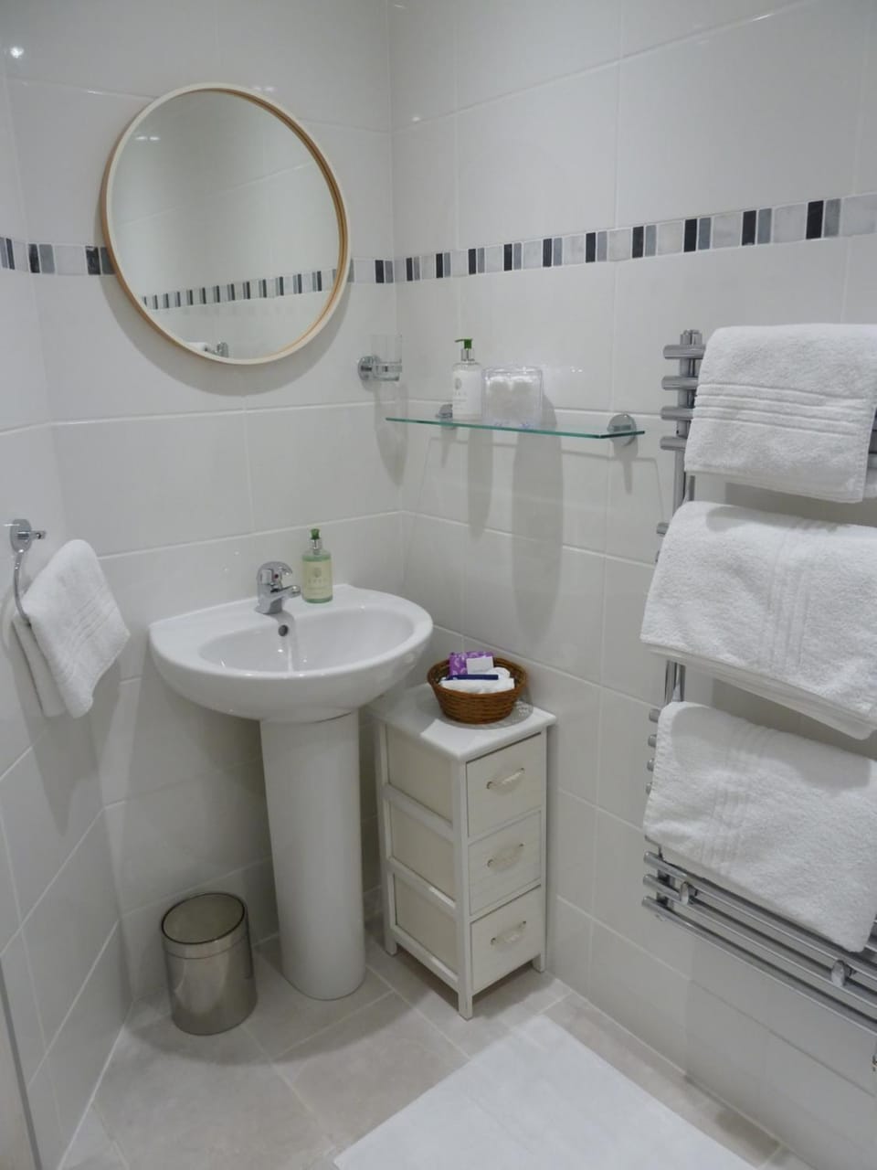 Toilet, Bathroom, towels