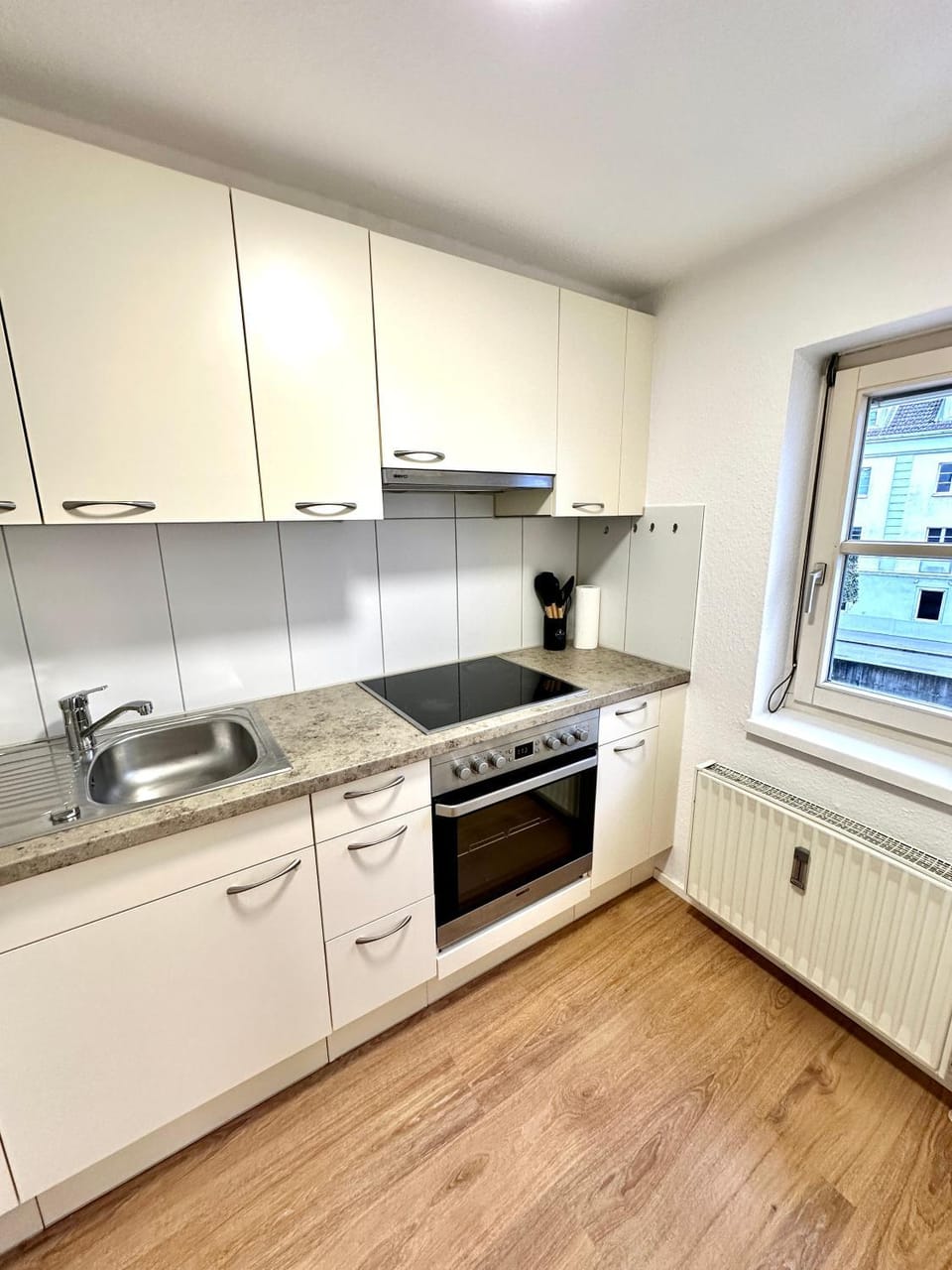 Kitchen or kitchenette, pet friendly, stove