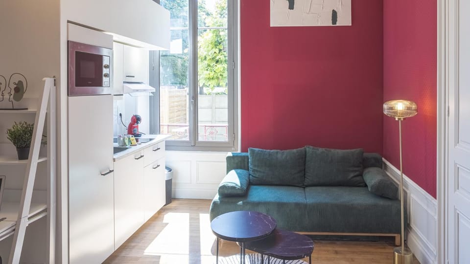 Kitchen or kitchenette, Living room