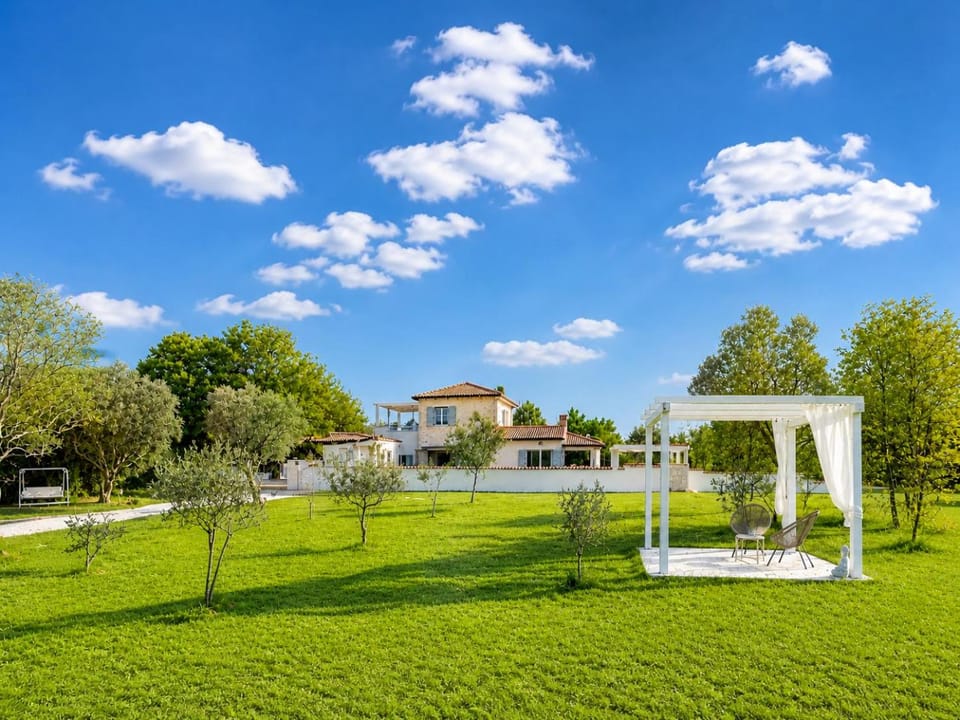 Property building, Garden