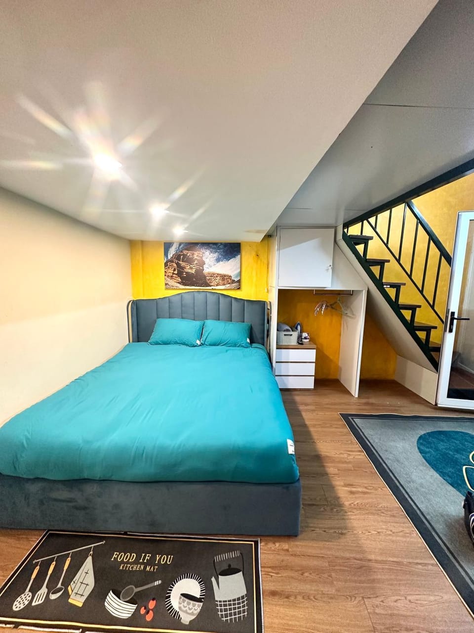 Bed, Photo of the whole room