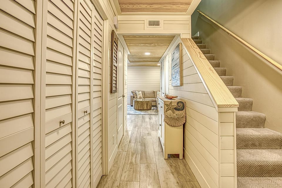 Southbay 101 Completely Remodeled 3 Bedroom Townhome only 30 Yards from the Beach House in Destin