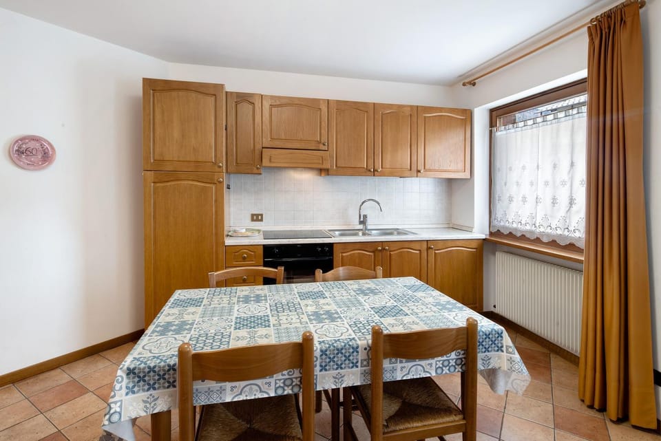 Property building, Kitchen or kitchenette, Living room