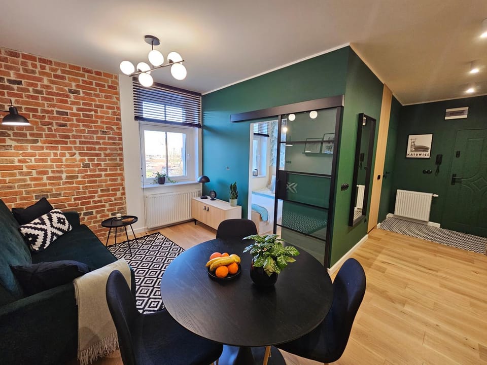 Bed, Living room, Photo of the whole room, Seating area, Dining area, Bedroom