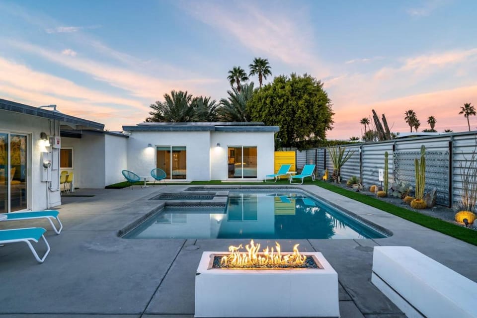 Villa Mosaic Vibrant Palm Springs Retreat House in Palm Springs