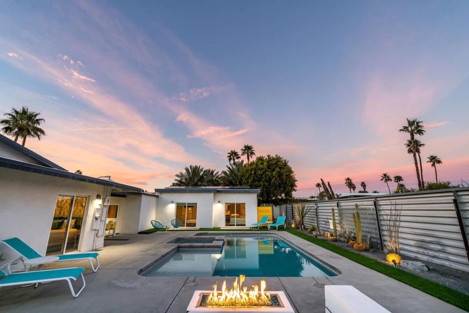 Villa Mosaic Vibrant Palm Springs Retreat House in Palm Springs
