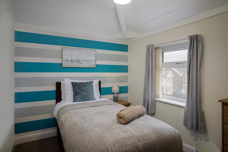 Arnside - Spacious 10-Bedroom Seaside Cottage with Hot Tub House in Blackpool