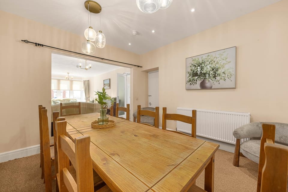Arnside - Spacious 10-Bedroom Seaside Cottage with Hot Tub House in Blackpool