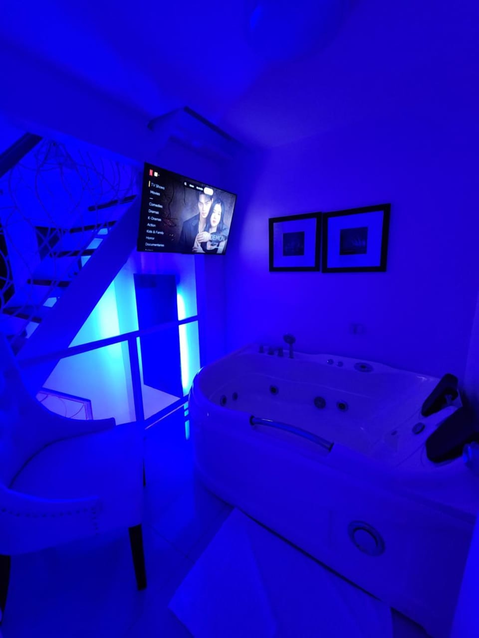 Hot Tub, TV and multimedia