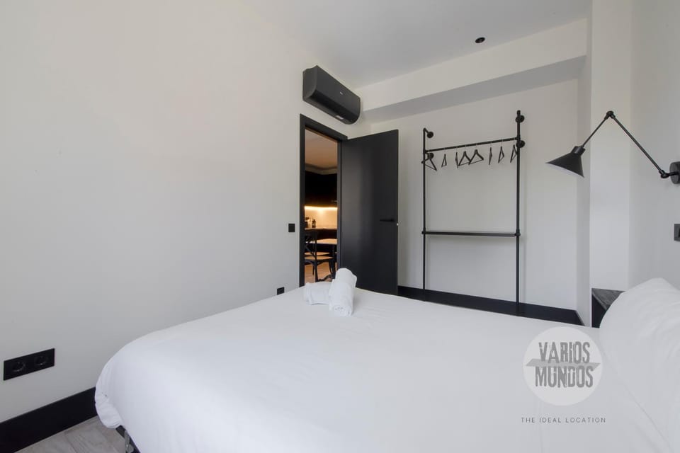 Bed, Photo of the whole room, Bedroom, wardrobe, air conditioner