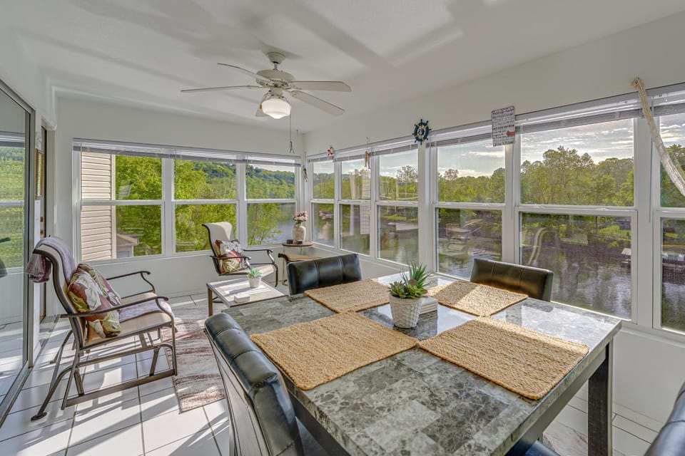 Updated Branson Condo w/ Lake Taneycomo Views! House in Branson