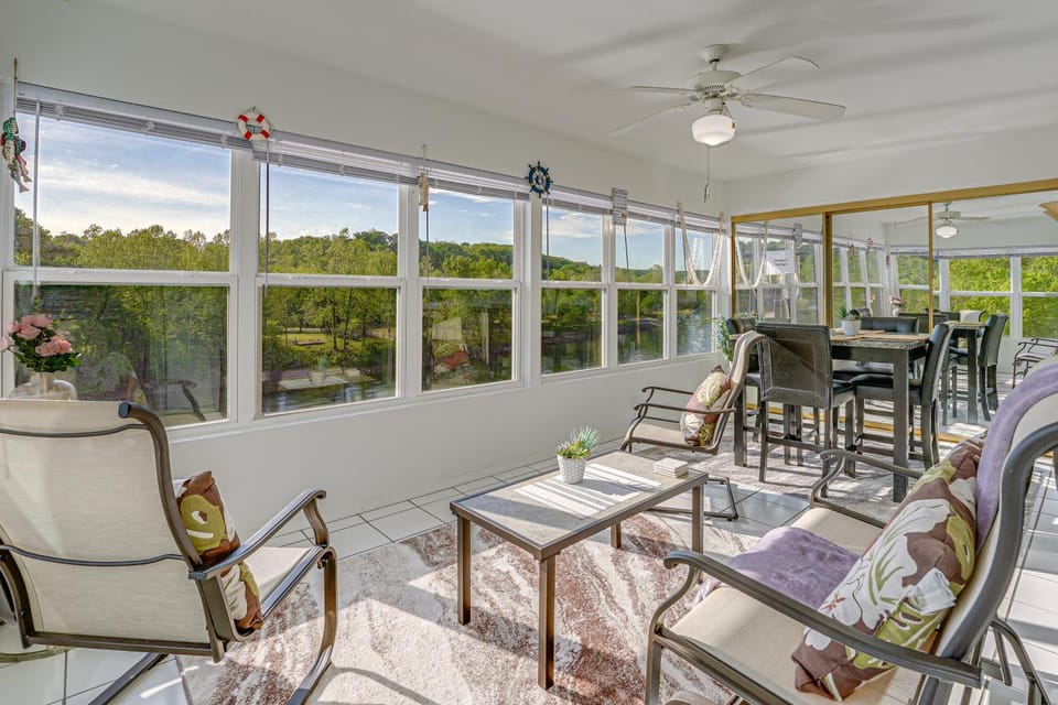 Updated Branson Condo w/ Lake Taneycomo Views! House in Branson