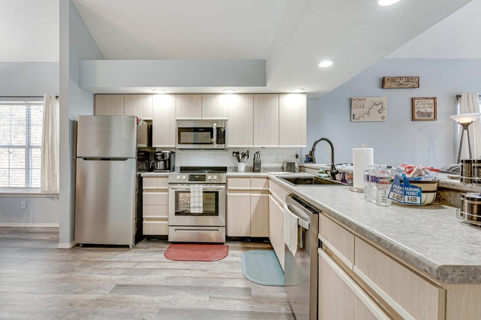 Updated Branson Condo w/ Lake Taneycomo Views! House in Branson