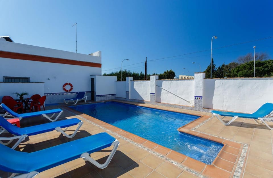 Swimming pool, sunbed