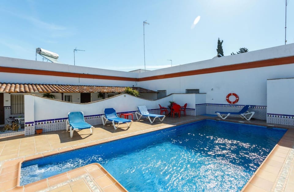 Swimming pool, sunbed