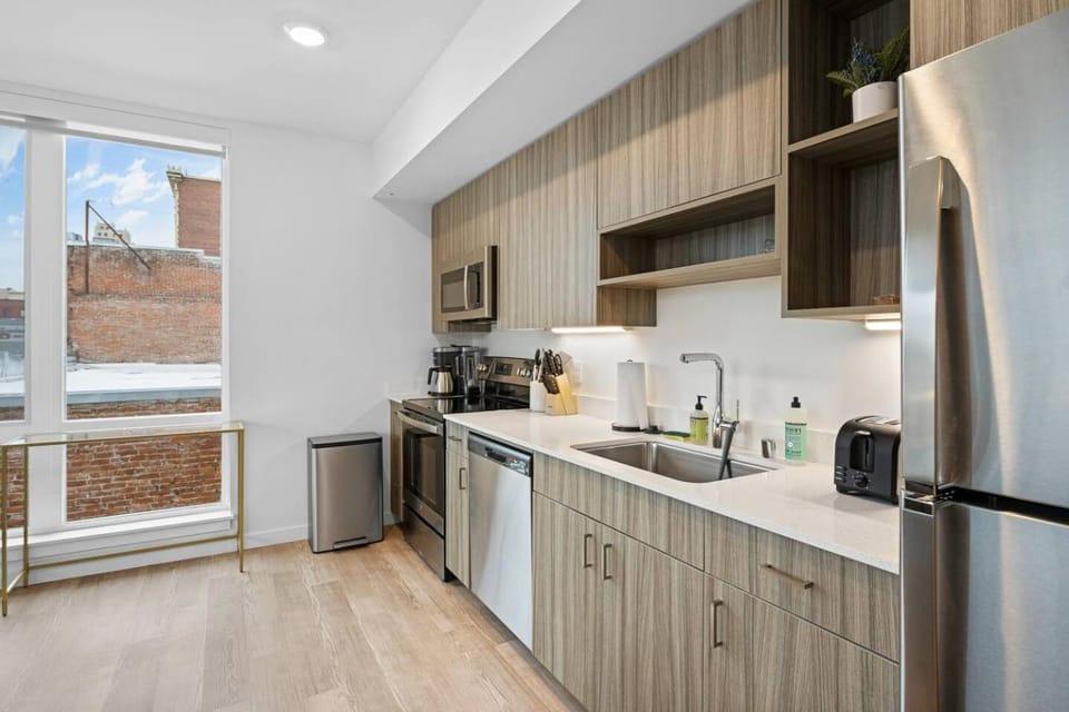 Charming 2BD2BA Apt Near DT-PetFriendlyWiFi Apartment in Spokane