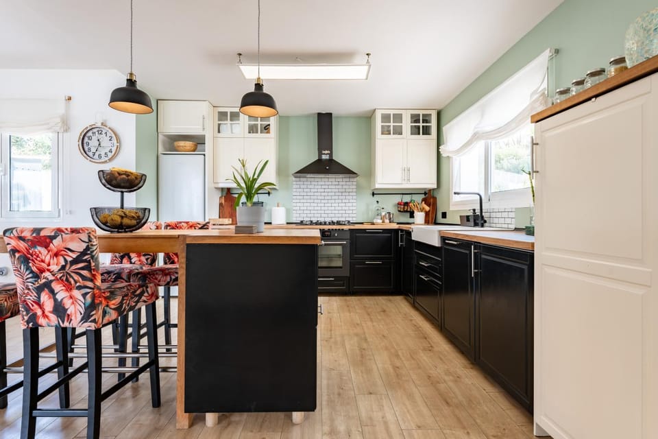 Property building, Kitchen or kitchenette, Living room