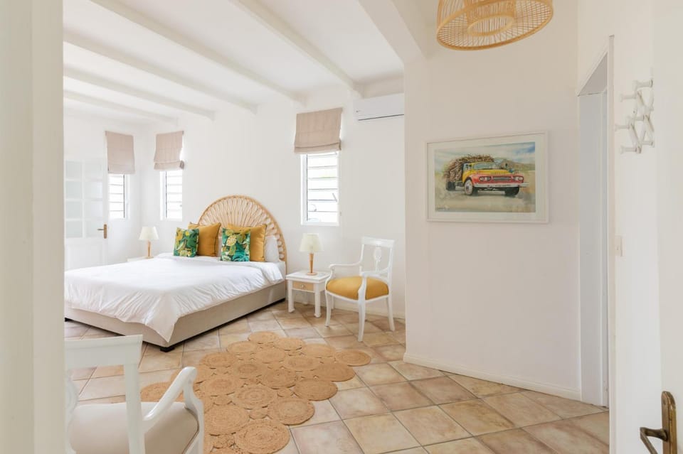Bed, Photo of the whole room, Decorative detail, Bedroom