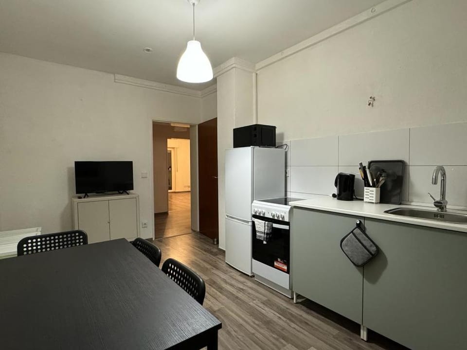 TV and multimedia, Dining area, oven, stove
