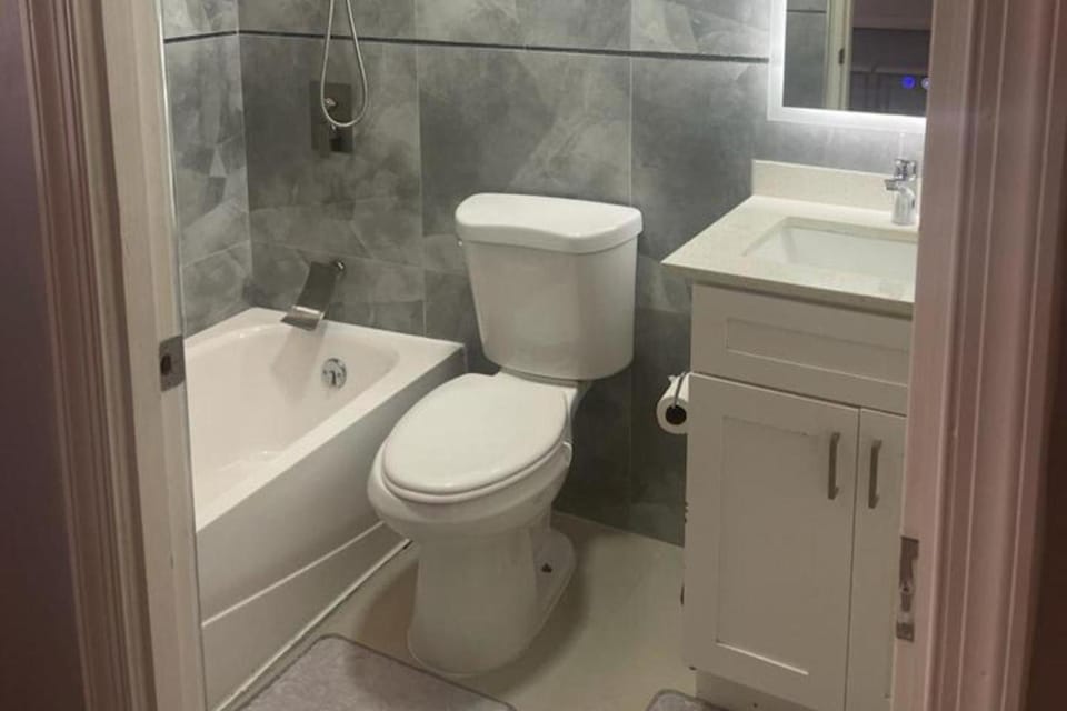 Apartment Sleeps 6 with Pool Access Apartment in Portmore