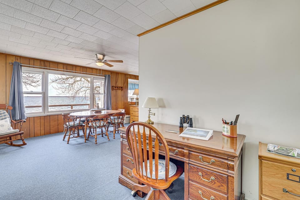 Lake Champlain Cottage w/ Deck & Sunset Views! House in Lake Champlain