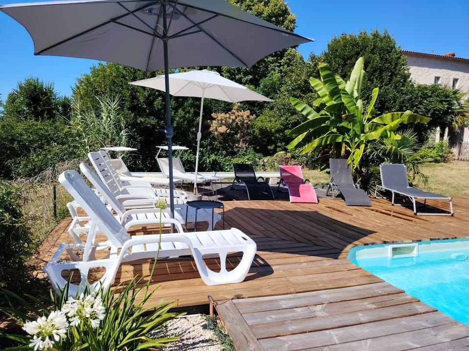 GRAND GÎTE GIRONDE 12 personnes House in Nouvelle-Aquitaine