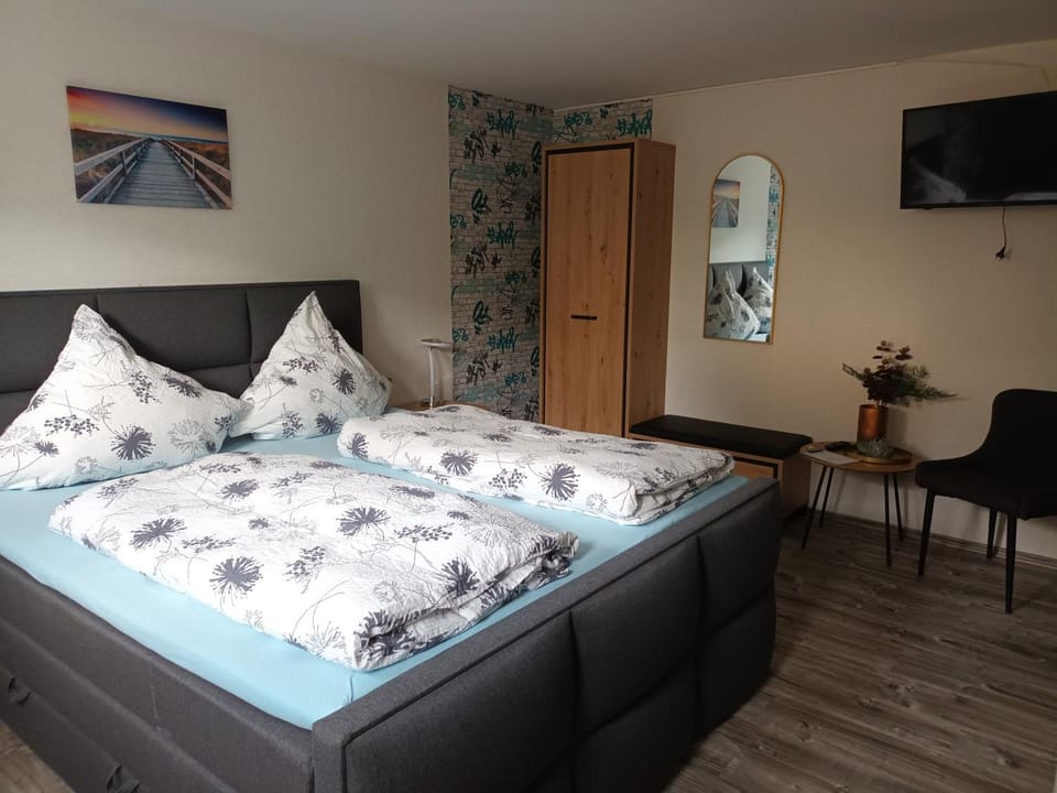 Photo of the whole room, Bedroom