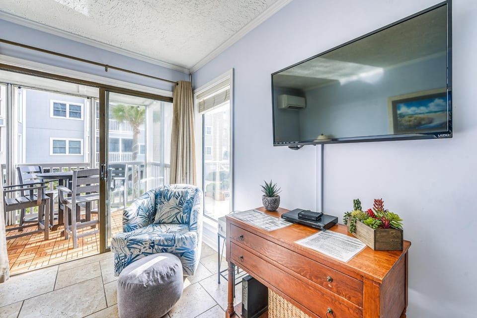 Oceanfront North Myrtle Beach Condo Rental w/ Pool House in North Myrtle Beach