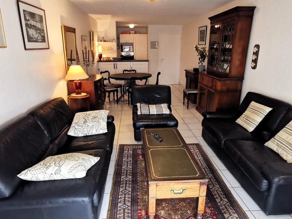 Communal lounge/ TV room, Living room