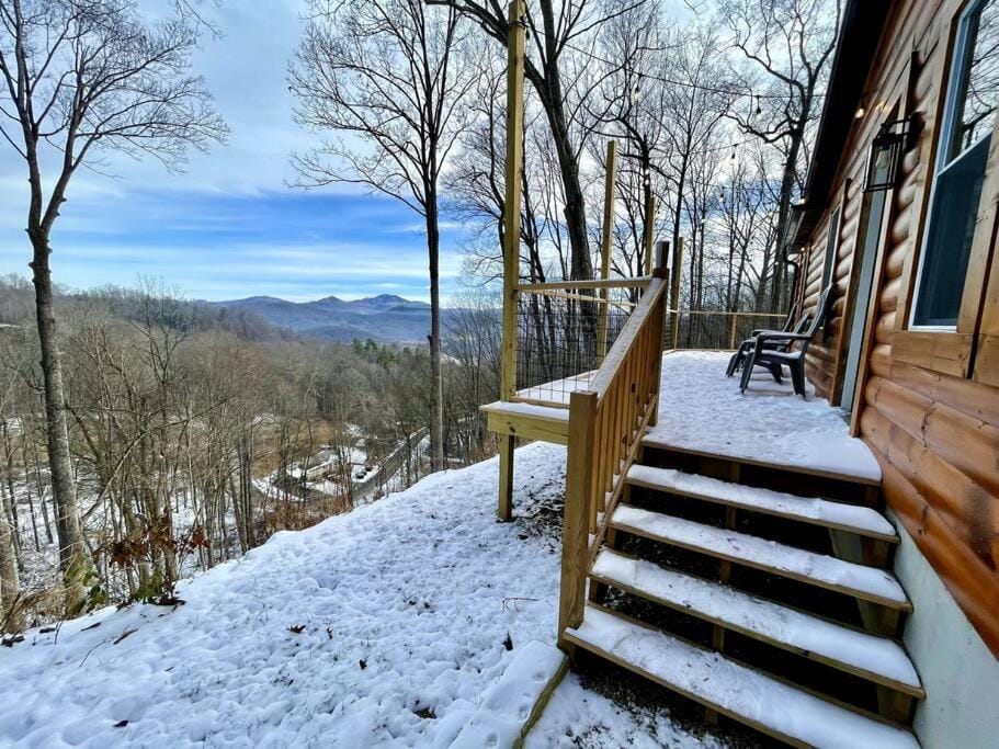 Cozy Mountain Cabin - Majestic Views at 3100 ft Cabin in Tennessee