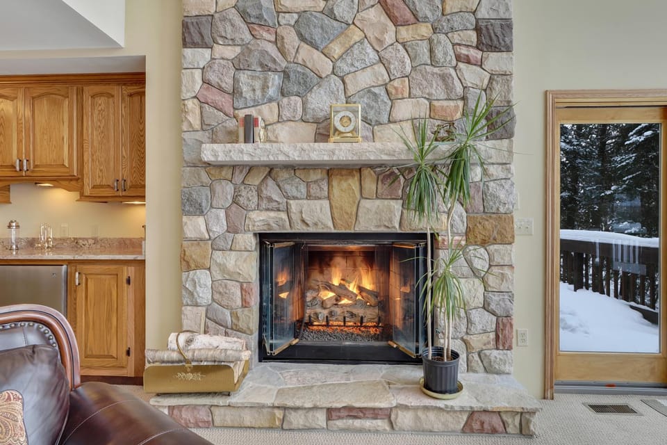 Deer Lake Retreat House in Michigan