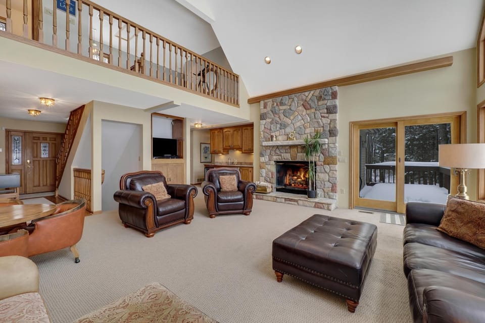 Deer Lake Retreat House in Michigan