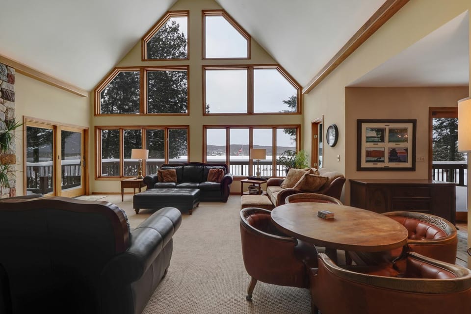 Deer Lake Retreat House in Michigan