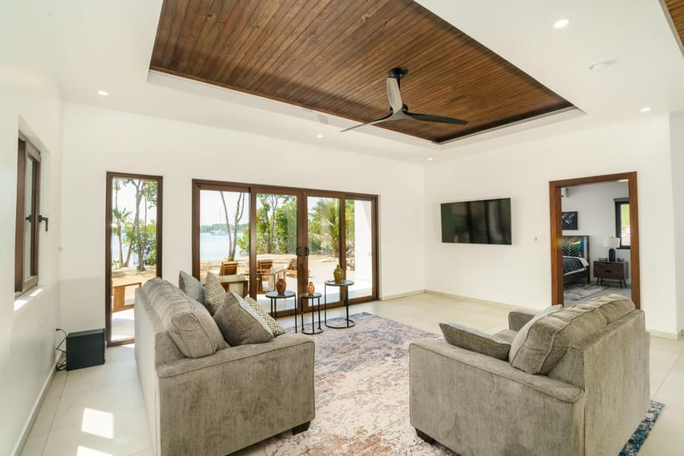 Island Breeze Villa - 5 Bedroom Private Island Villa w Pool Villa in Stann Creek District