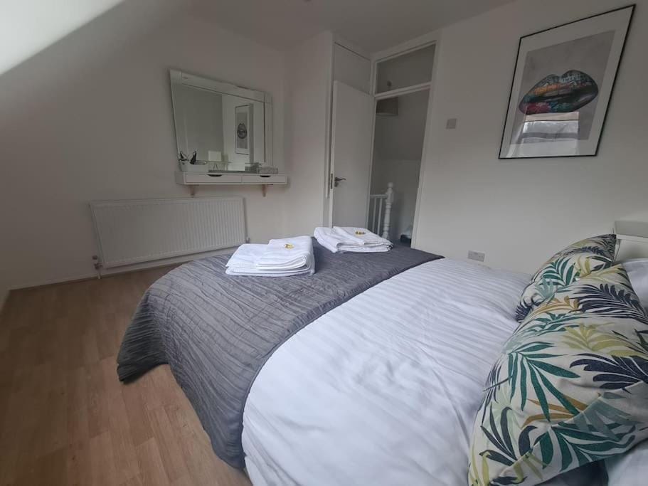 Split level luton town center flat Apartment in Luton