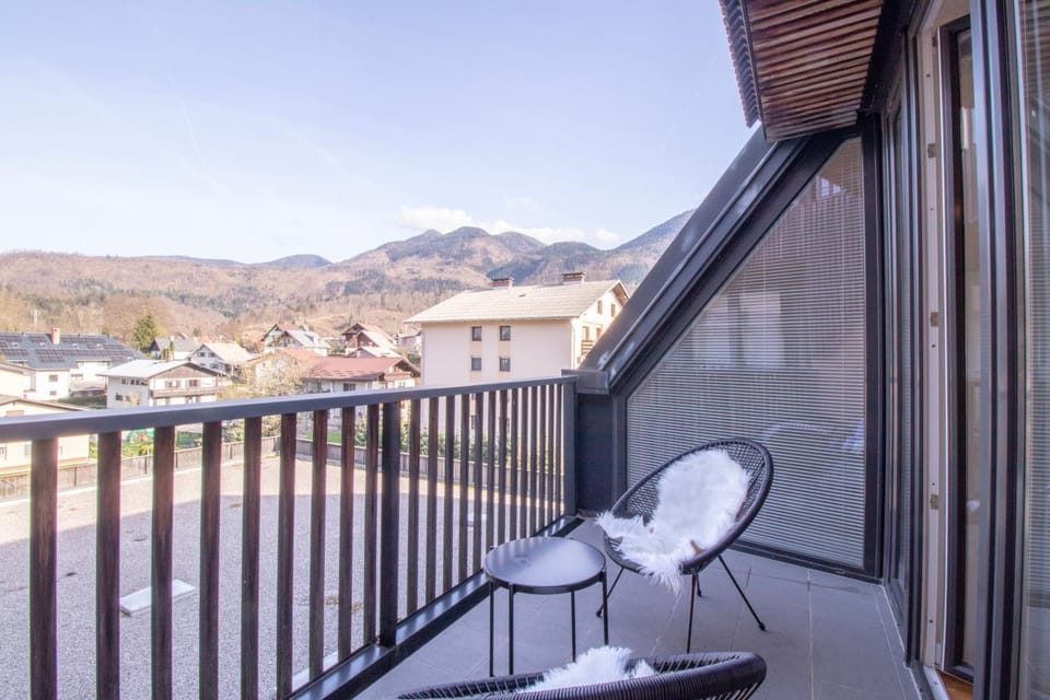 Patio, Balcony/Terrace, Mountain view