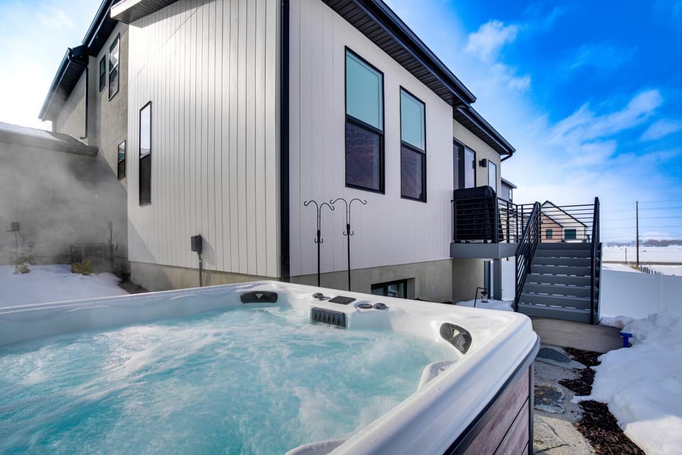 Modern Heber City Getaway: Mountain View, Hot Tub! House in Heber City