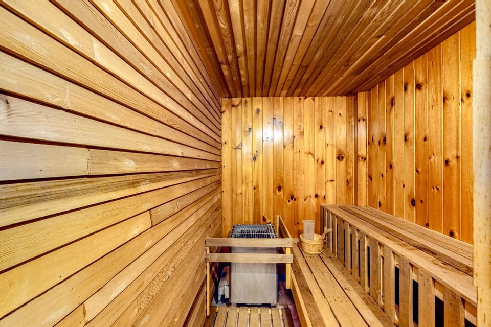 Sauna! Northern Maine Base Near Snowmobile Trails House in Edmundston