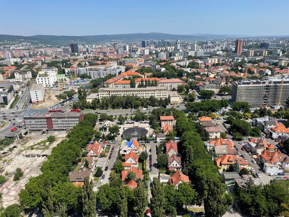 Neighbourhood, City view, Mountain view