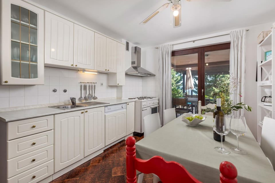 Kitchen or kitchenette, Dining area, dishwasher, oven, stove, kitchen