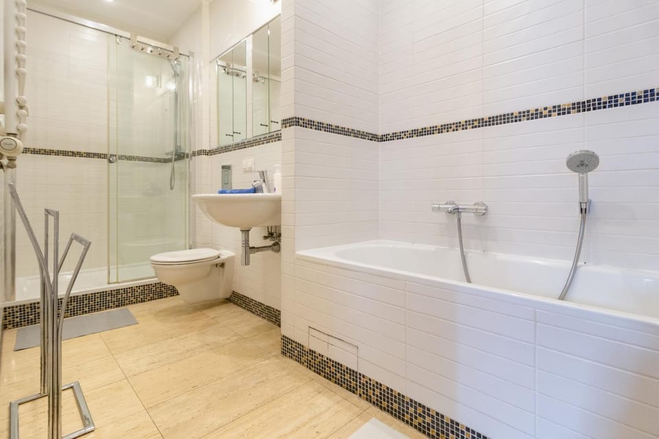 Shower, Toilet, Bathroom, Bath