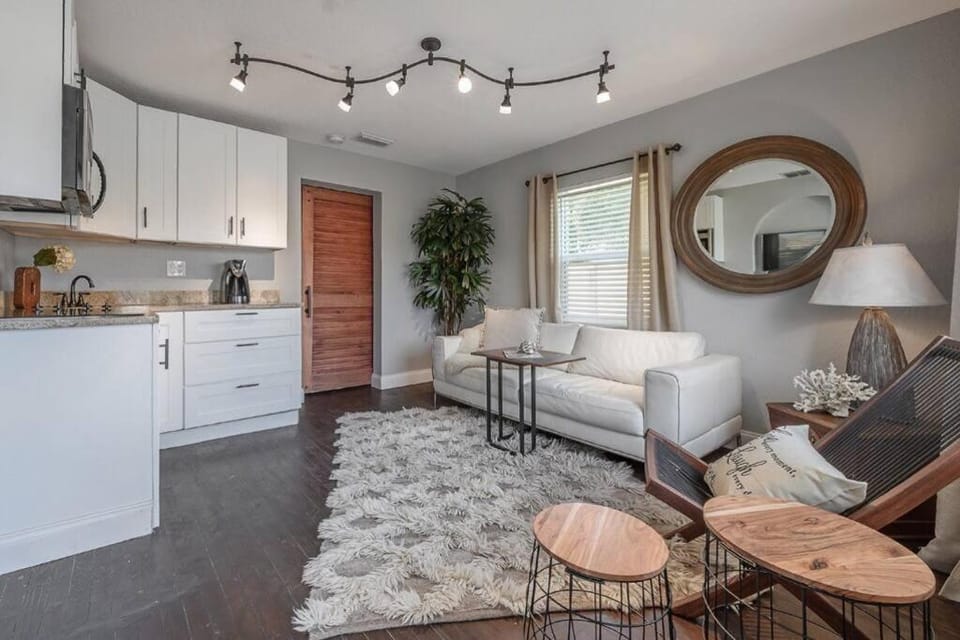Swank Pad off River with free WiFi & parking-324 Apartment in Tampa