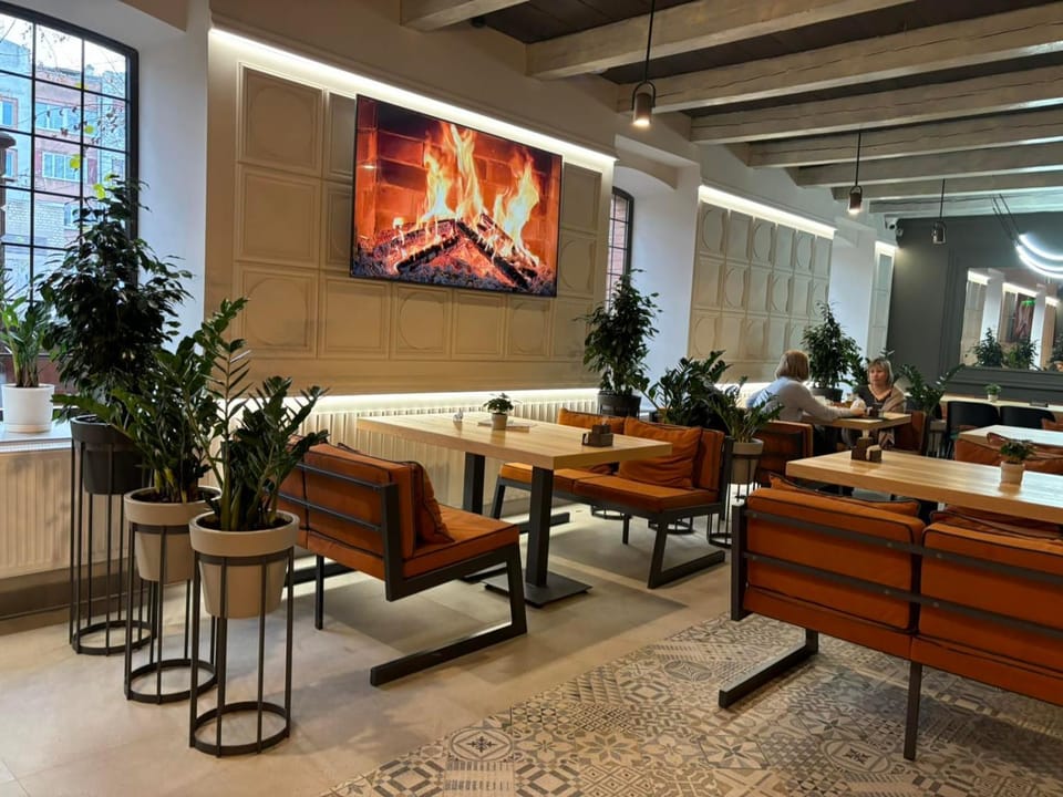 Restaurant/places to eat, Restaurant/places to eat